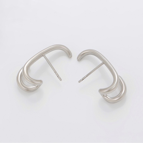 Claw Stud Earrings | Platinum Plated | Luxury Jewelry - Picture 9 of 13